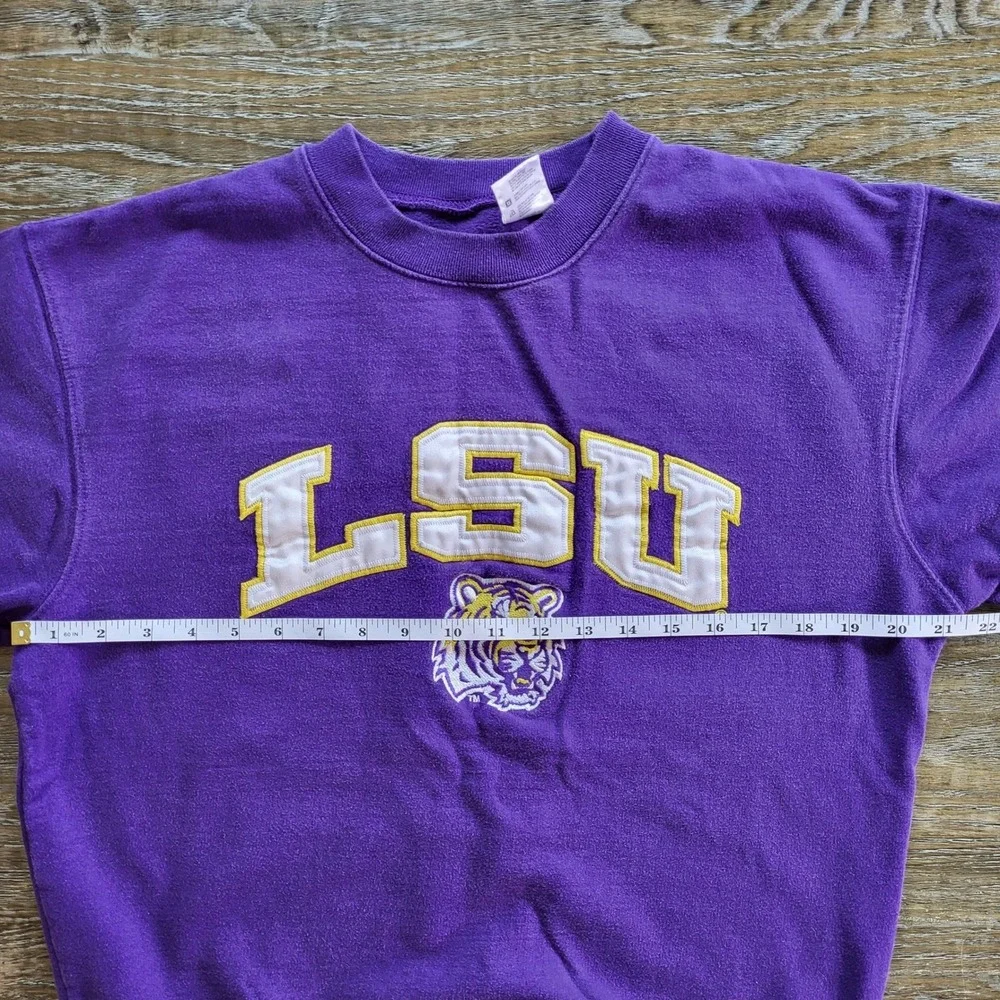 LSU Tigers Crewneck Sweatshirt Purple Adult Medium Embroidered Logo NCAA Fleece